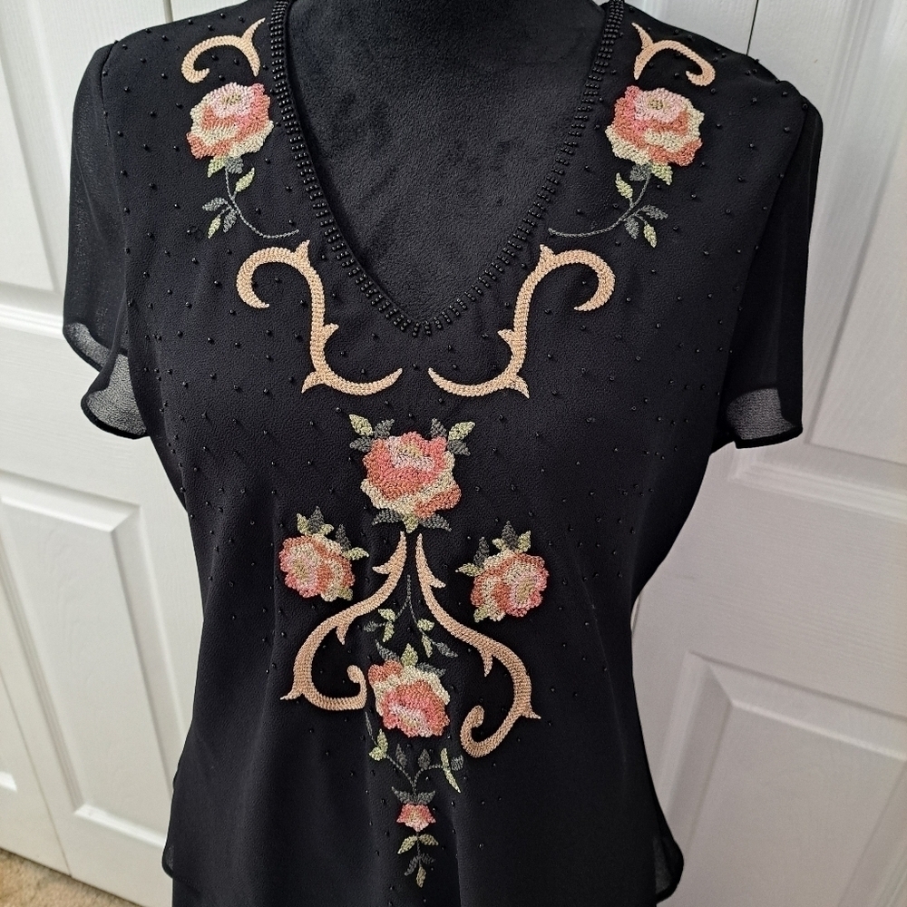 Positive Attitude Floral Embroidered Black Gown   Size 14